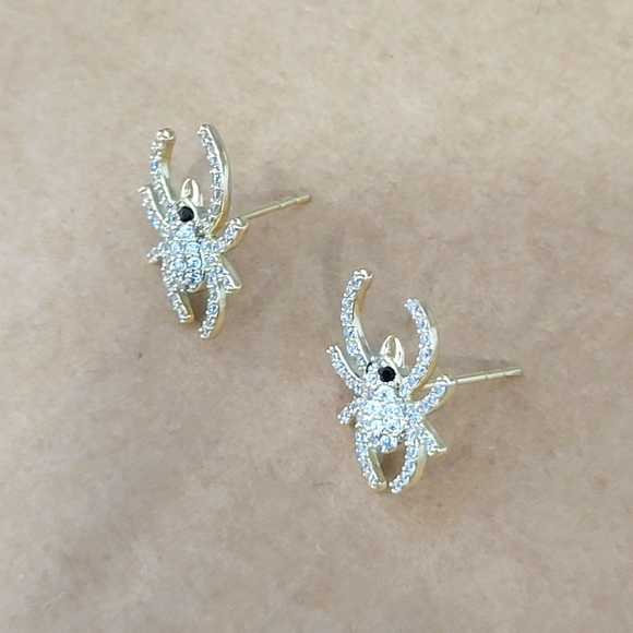 Spider Shape Earrings - Picture 2 of 3